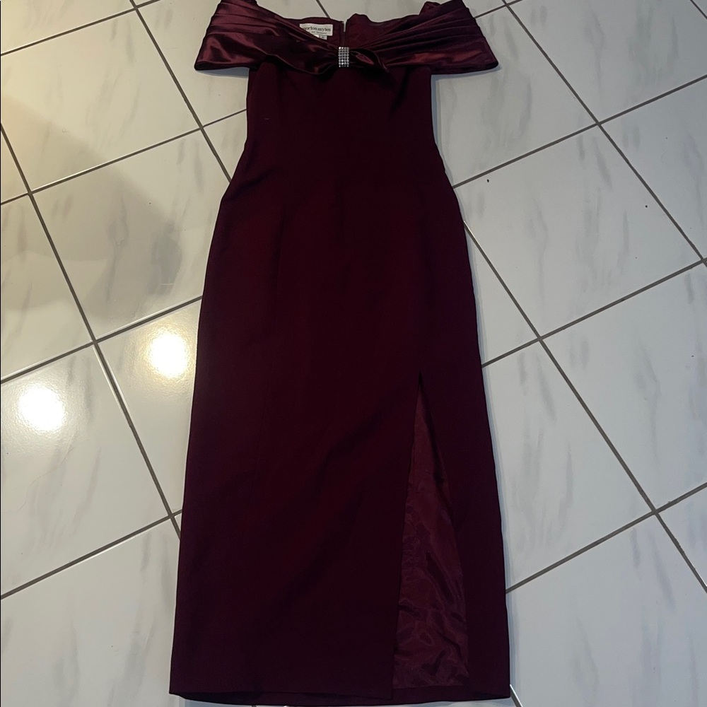 Chic Off-Shoulder Maxi Dress in Deep Burgundy